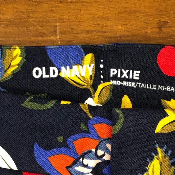 💗Mid rise pixie NWT floral pants - Picture 4 of 6